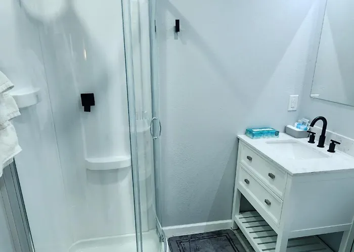 Modern Two Bedroom With Views Aparthotel