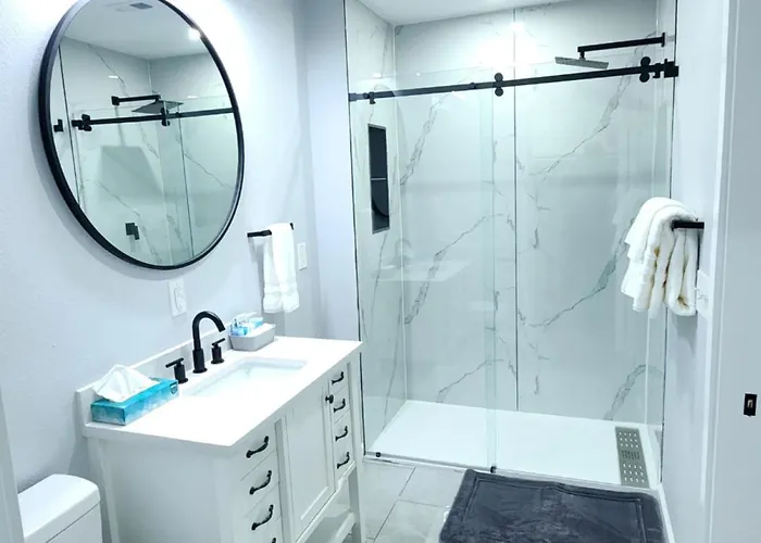 Modern Two Bedroom With Views Aparthotel